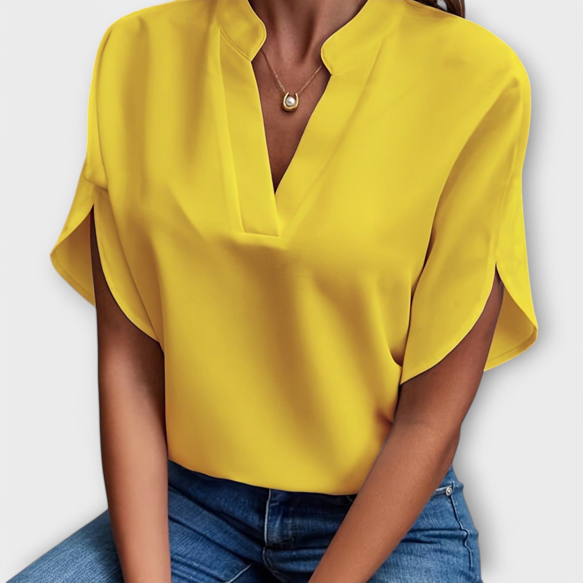 Camila - Blusa Cuello V Minimalista